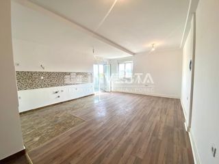 Fažana, Valbandon, stanovanje v drugem nadstropju stavbe, 70 m2
