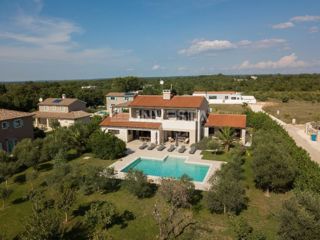 Okolica Svetvinčenta, luksuzna vila z bazenom in prostornim vrtom