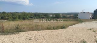 Okolica Poreča - gradbena zemljišča 1050 m² + kmetijska zemljišča 2201 m²