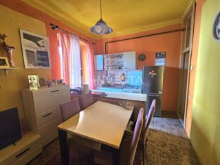 Prostrano stanovanje s 3 spalnicami in parkirnim mestom, Pula