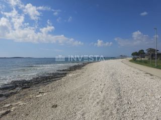Peroj, zemljišče s kažunom blizu morja