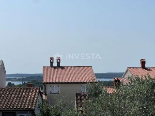 Pula, Štinjan – samostojna hiša z dvema stanovanjema in garažo