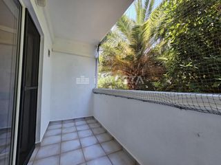 Medulin, pritlični apartma, terasa, bazen