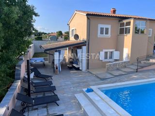 Barban, okolica, hiša z dvema stanovanjema, bazen