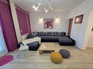 Pula, čudovito in prostorno stanovanje, 3 spalnice, lastno parkirišče in vrt