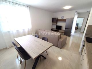 Apartma v prvem nadstropju s teraso, blizu morja in Fažane.