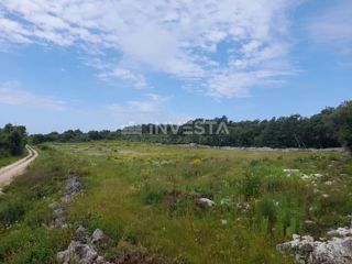 Rovinj, kmetijsko zemljišče 21.206 m² z registriranim skladiščem 14 m²