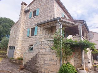Okolica Poreča, avtohtona kamnita hiša s prostornim vrtom