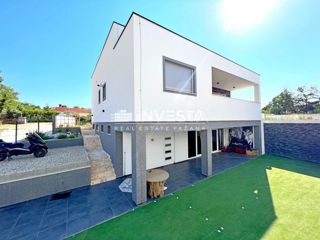Okolica Vodnjana, moderna hiša s konobo, 240 m2
