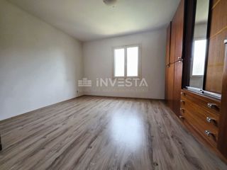 Dvosobno stanovanje s teraso in parkiriščem, blizu morja v Fažani