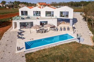 Moderna vila s bazenom