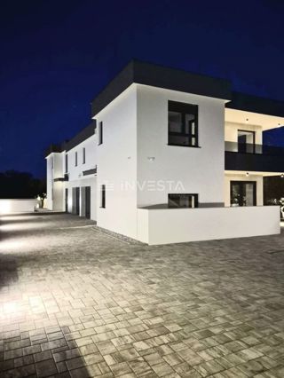 Luksuzna vila, 1 km od morja – bazen, tri spalnice in vrhunska oprema
