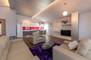 Luksuzni penthouse s panoramskim pogledom na morje, 200 metrov od plaže.