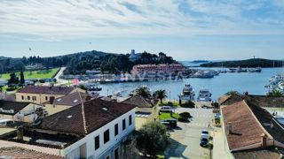 Hiša s panoramskim pogledom na marino