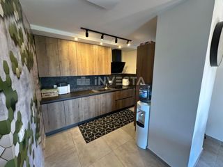 Novigrad, moderna, novo obnovljena opremljena stanovanje