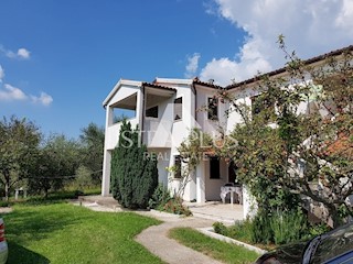 Samostojna hiša s 5 apartmaji