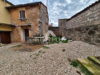 Višnjan okolica, Kamnita hiša za obnovo na mirni lokaciji, Višnjan 7 km