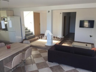 Apartma v pritličju z dvema spalnicama 800 m od morja