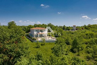Luksuzna vila z bazenom na lepi lokaciji