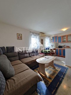 Apartma v pritličju z dvema spalnicama 400m od morja!!