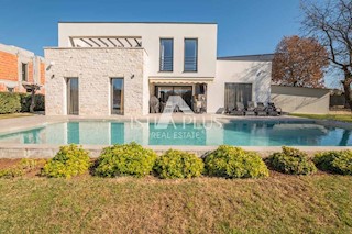 Vila moderne arhitekture in dizajna - 1500m od morja