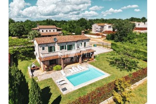 Istra, okolica Poreča, rustikalna kamnita vila z bazenom
