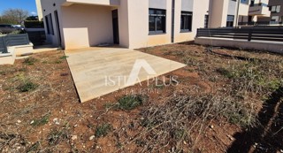 Poreč 1500m od morja - Stanovanje v pritličju z dvoriščem - moderna, kakovostna novogradnja!