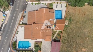 Hiša z bazenom v bližini Poreča
