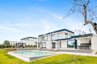 Moderna vila s čudovitim dizajnom v bližini Poreča