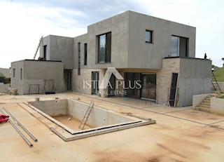 Moderna vila z bazenom - Poreč
