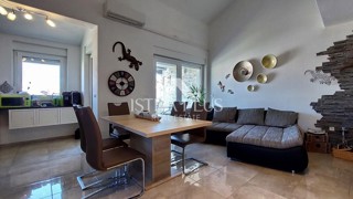 Istra Funtana - Moderno stanovanje z dvoriščem na odlični lokaciji v bližini morja