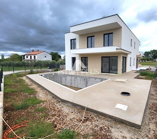 Dvojček z bazenom - okolica Poreča
