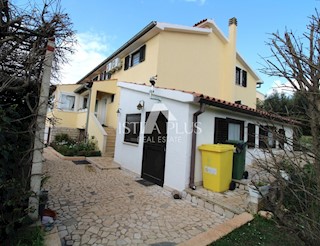 Hiša z dvema apartmajema - okolica Poreča