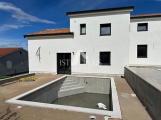 Okolica Poreča, dvojček s pogledom na morje, tri spalnice, lepo dvorišče