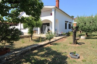 Tar, Vabriga - Čudovita enonadstropna družinska hiša 1 km od morja