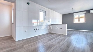 Istra, Poreč - novo stanovanje 65 m2 na okr