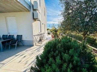 Istra, Novigrad - Apartma v bližini centra 600m, pritličje z 2 spalnicama
