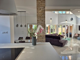 Istra, okolica Poreča, Čudovita družinska hiša z bazenom