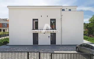 Istra, Poreč - moderna novogradnja, pol samostojna hiša v bližini centra Poreča!!