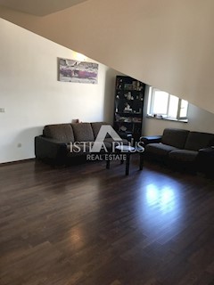 STANOVANJE POREČ - 92 M2, KLET, PARKIRIŠČE - POGLED NA MORJE - PLAŽA 800m