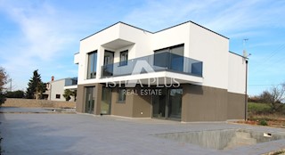 Novo stanovanje v pritličju z bazenom - okolica Poreča - Apartma B