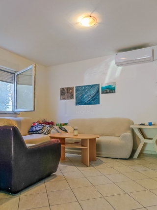 Vodice, apartma v pritličju