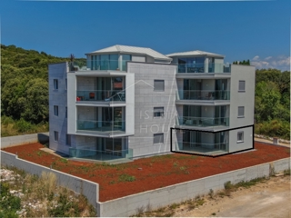 Rovinj, nov apartma 200m od morja s teraso