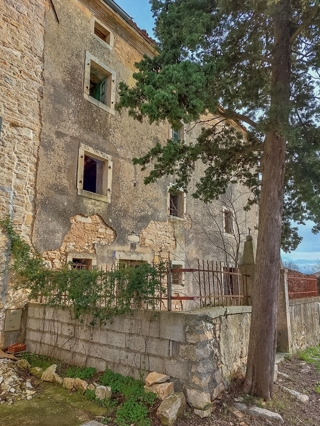 Barban, okolica, starinsko s pogledom na morje