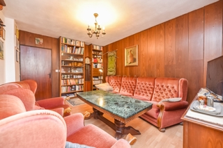 Rovinj, stanovanje v pritličju z dvoriščem in ruševino