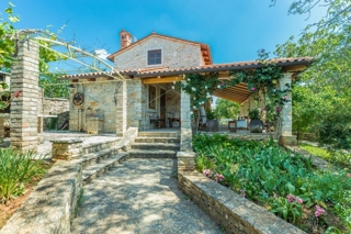 Svetvinčenat, OPPORTUNITY, Two houses with a large garden