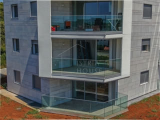 Rovinj, nov apartma 200m od plaže s teraso in pogledom na staro mesto in morje
