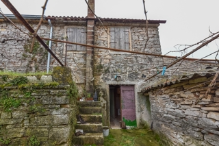 Bale, hiša za prenovo v centru