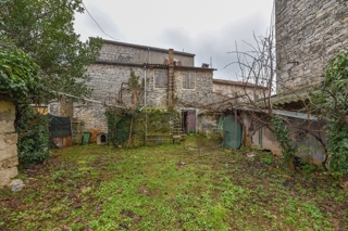 Bale, hiša za prenovo v centru