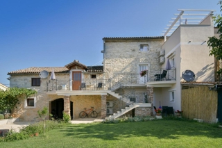 POREČ, okolica - lepa kamnita hiša s pogledom na morje